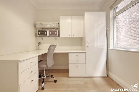 14 Shrublands Close, Chelmsford, CM2 6LR