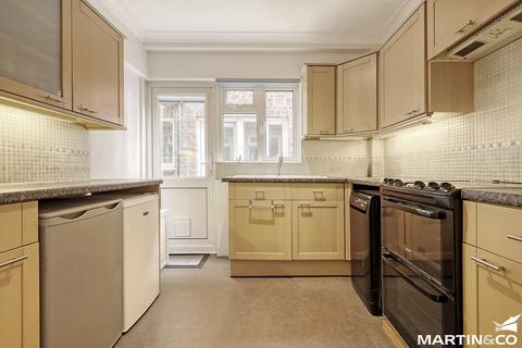 14 Shrublands Close, Chelmsford, CM2 6LR
