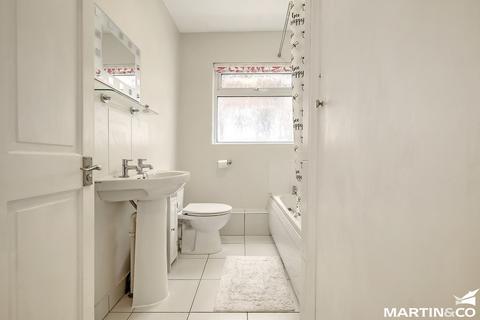 14 Shrublands Close, Chelmsford, CM2 6LR