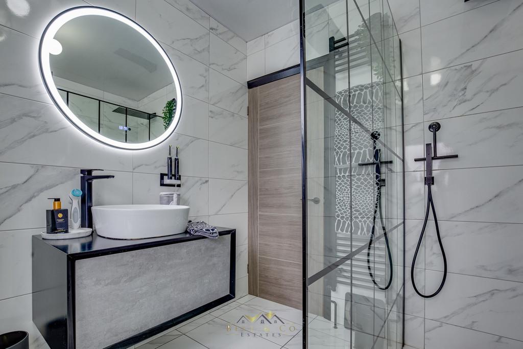 Bathroom 1.3