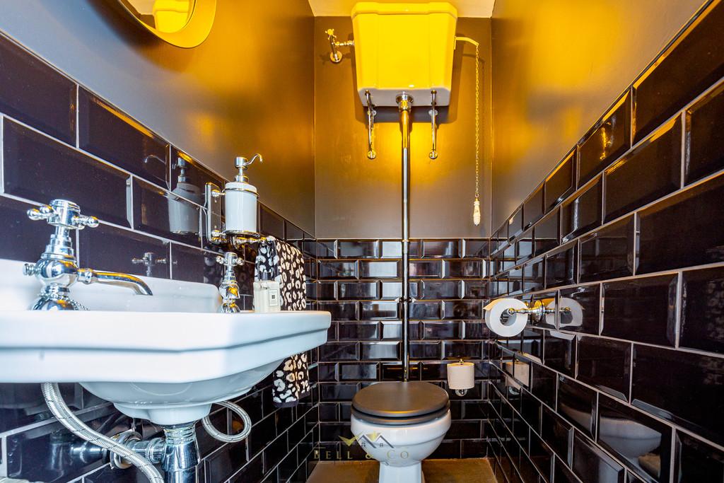 Bar Toilet