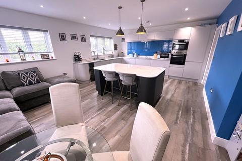 114 Coton Lane, Tamworth, B79 7SU