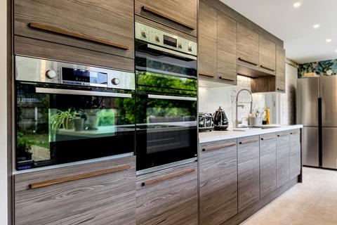 4 bedroom detached house for sale, London Road, Little Clacton