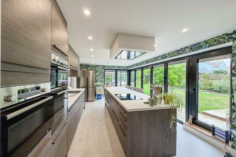 4 bedroom detached house for sale, London Road, Little Clacton