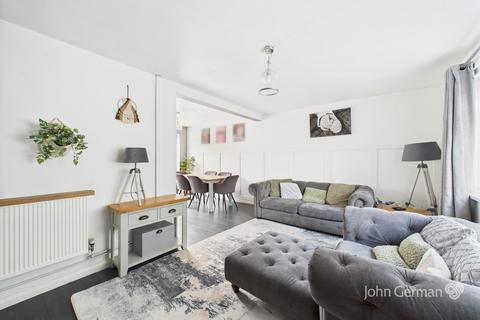 3 bedroom terraced house for sale, Grange Close, Burton-on-Trent