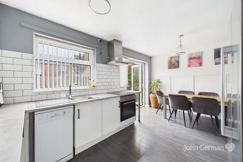 3 bedroom terraced house for sale, Grange Close, Burton-on-Trent