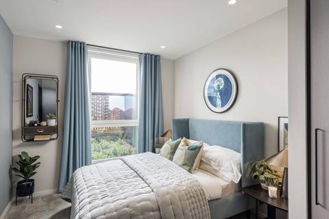 2 bedroom flat for sale, Heron Wharf, Poplar E14