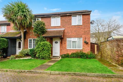 3 bedroom end of terrace house for sale, Blencarn Close, Surrey GU21