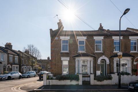 Flat 2, 1 Chichester Road, London, E11 3LH
