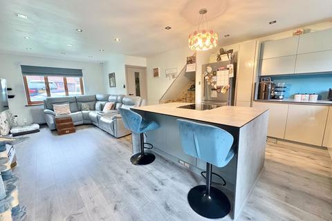 7 Thorncliffe Way, Nuneaton, CV10 0XT