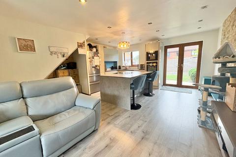 7 Thorncliffe Way, Nuneaton, CV10 0XT