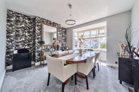 2 bedroom maisonette for sale, Clayfarm Road, London SE9