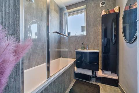 2 bedroom maisonette for sale, Clayfarm Road, London SE9