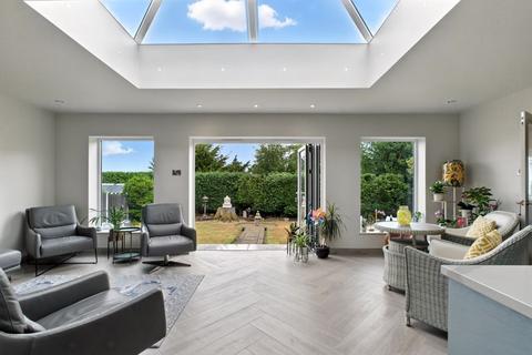 23 Wavenham Close, Sutton Coldfield, B74 4NZ