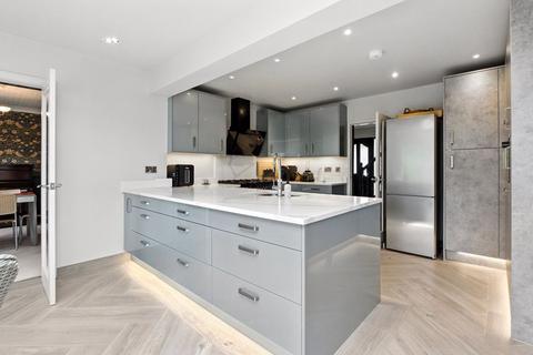 23 Wavenham Close, Sutton Coldfield, B74 4NZ