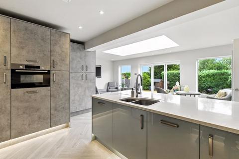 23 Wavenham Close, Sutton Coldfield, B74 4NZ