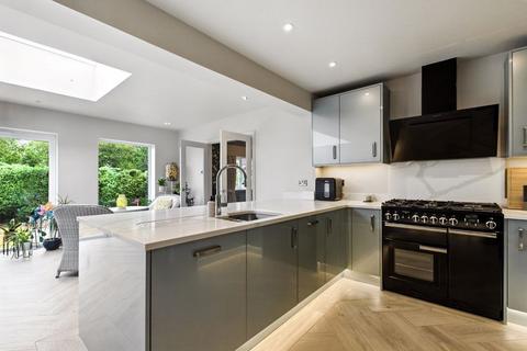23 Wavenham Close, Sutton Coldfield, B74 4NZ