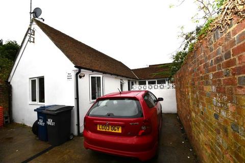 2 bedroom bungalow to rent, Portsmouth Road, Godalming GU8