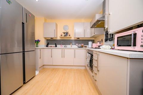 2 bedroom flat for sale, Dakota House, Bessemer Road, Welwyn Garden City