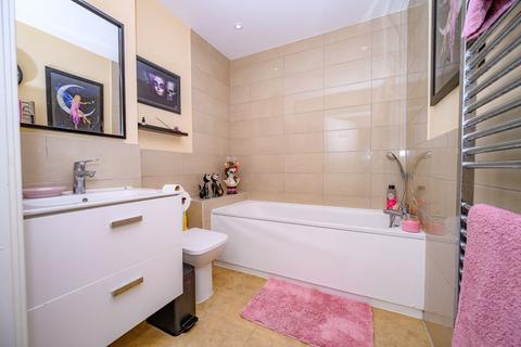 2 bedroom flat for sale, Dakota House, Bessemer Road, Welwyn Garden City