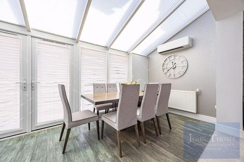 undefined, Tamarind Grove, Chigwell IG7