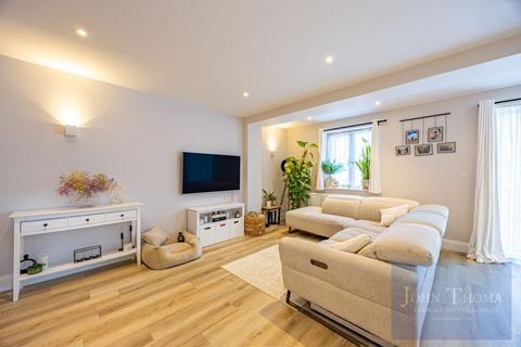 3 bedroom apartment for sale, West Grove, Woodford Green IG8