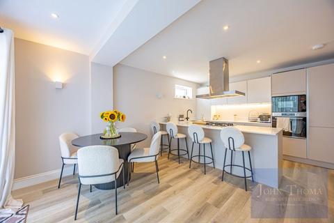 3 bedroom apartment for sale, West Grove, Woodford Green IG8