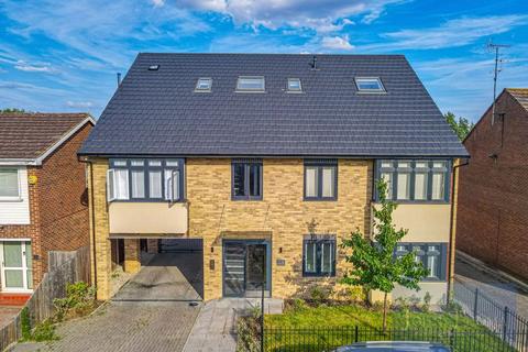 3 bedroom apartment for sale, West Grove, Woodford Green IG8