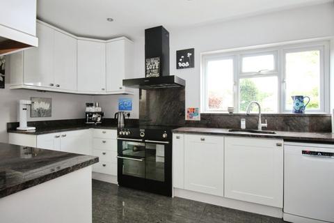 45 Carleton Avenue, Wallington, SM6 9LW