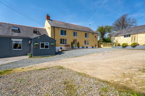 9 bedroom property with land for sale, Mynachlogddu, Clynderwen