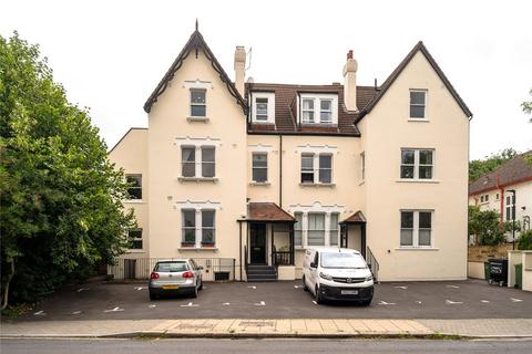 3 bedroom apartment for sale, Valley Road, London, SW16