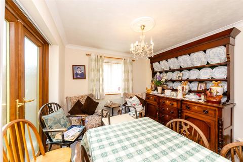 undefined, Bro Ednyfed, Llangefni, Isle of Anglesey, LL77