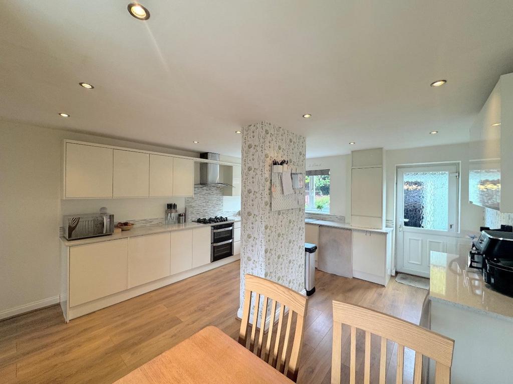 Kitchen dining area