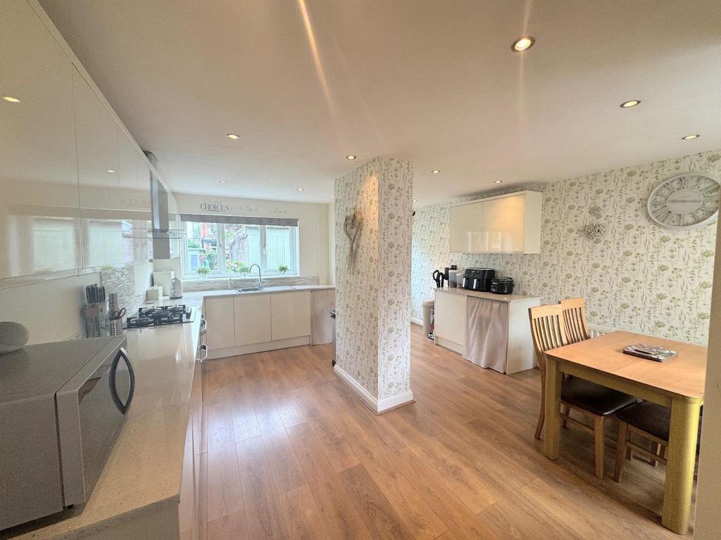 Kitchen dining area