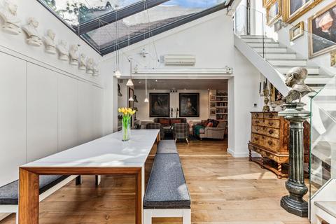 3 bedroom terraced house for sale, Albert Terrace Mews, London NW1