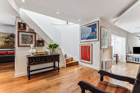 18 Albert Terrace Mews, London, NW1 7TA