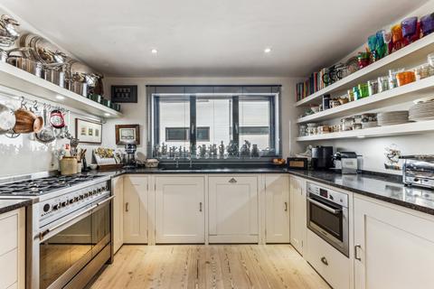 18 Albert Terrace Mews, London, NW1 7TA