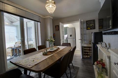 22 Barnsley Road, Romford, RM3 9LP