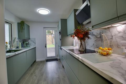 22 Barnsley Road, Romford, RM3 9LP