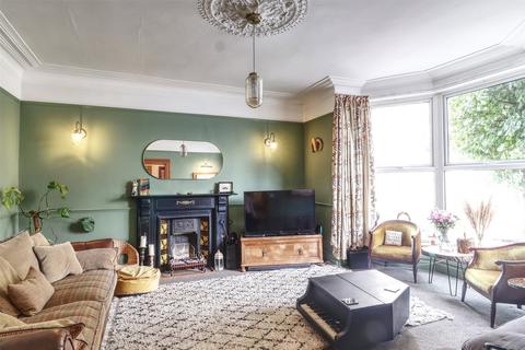 3 Avenue Road, Ilfracombe, EX34 9AT