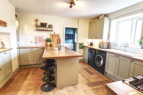 3 Avenue Road, Ilfracombe, EX34 9AT