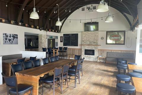Pub to rent, 32 Hughenden Rd Glasgow G12 9XP