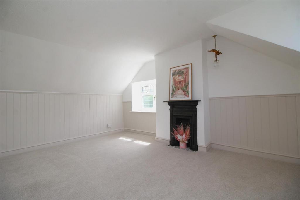 Bedroom 2 .JPG