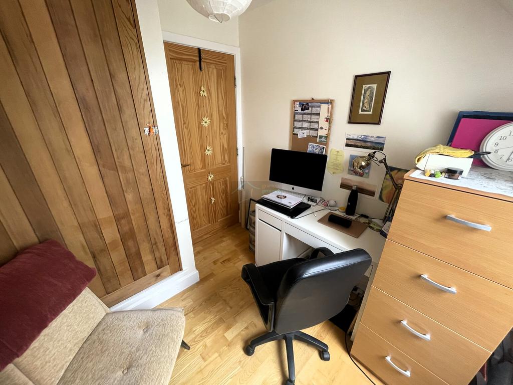 Bedroom 3b.JPG
