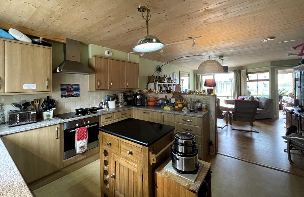Kitchen a.JPG