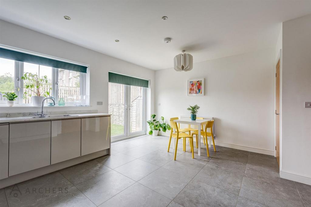 10a Fairbarn Road(Interior)-9.jpg