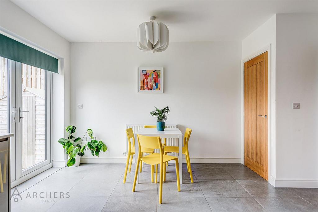10a Fairbarn Road(Interior)-7.jpg