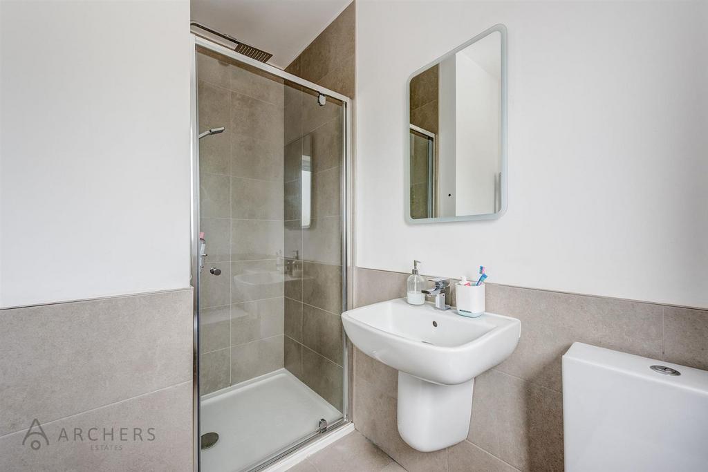 10a Fairbarn Road(Interior)-25.jpg