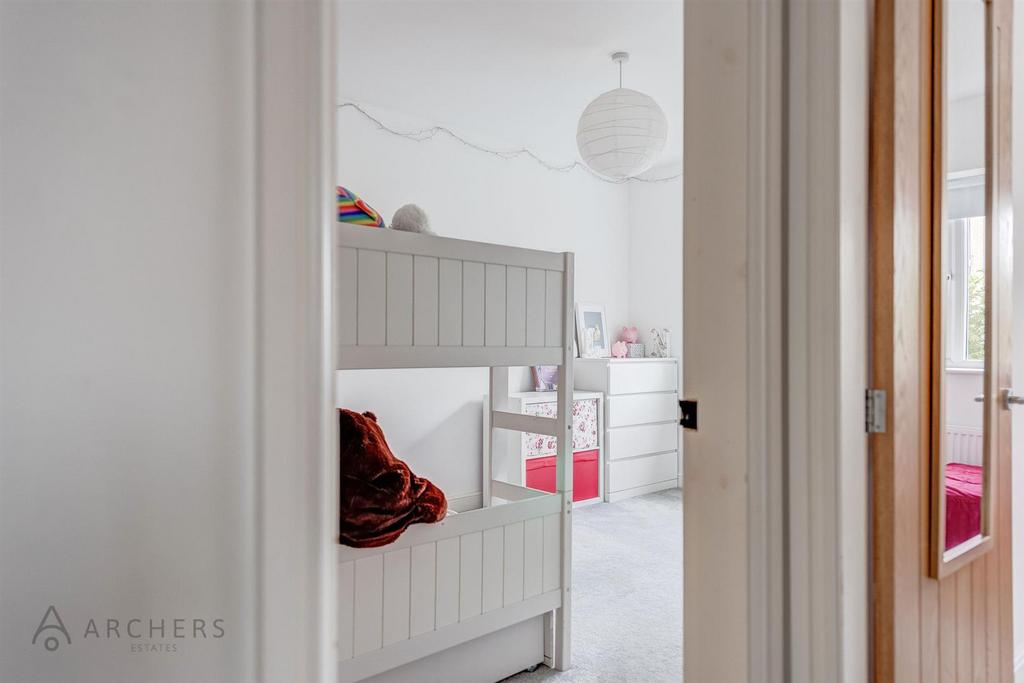 10a Fairbarn Road(Interior)-27.jpg