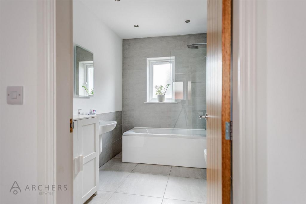 10a Fairbarn Road(Interior)-31.jpg